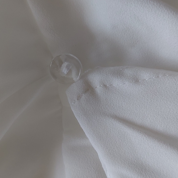 - Vince Camuto V-neck Wrap Dress NWT - Picture 9 of 10